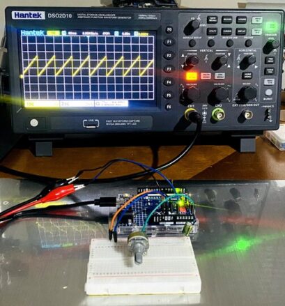 Arduino UNO R4 Sawtooth Wave Generator