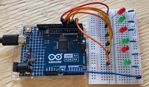 Flowing Colorful LED Light Arduino R4 Minima